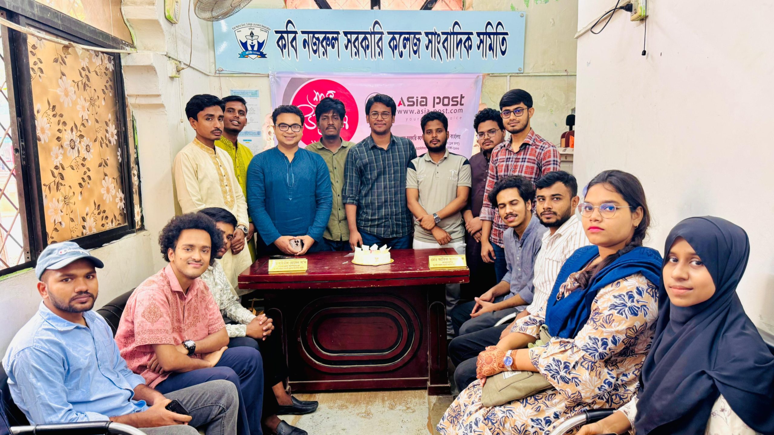 এশিয়া পোস্টের উদ্বোধন উপলক্ষে কবি নজরুল কলেজে কেক কাটা ও আলোচনা সভা অনুষ্ঠিত